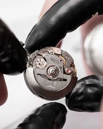 Fortis Novonaut N-42 Phiên bản Kỷ niệm trên Dây đeo khối F2040008