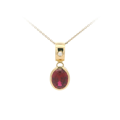 Mặt dây chuyền thanh lịch với ruby và kim cương trong khung vàng trơn