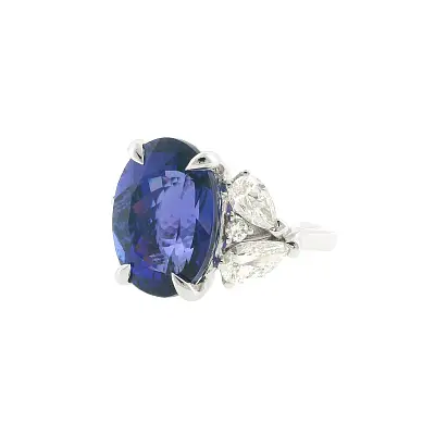 Nhẫn cao cấp với tanzanite tự nhiên 13,35 ct và kim cương bằng vàng trắng