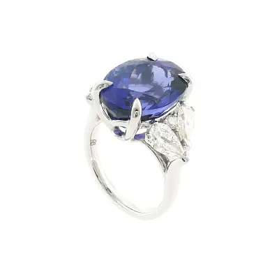 Nhẫn cao cấp với tanzanite tự nhiên 13,35 ct và kim cương bằng vàng trắng