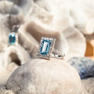 Nhẫn vàng trắng đính đá aquamarine và kim cương