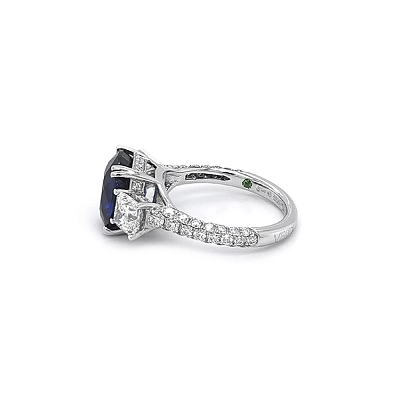 Nhẫn vàng đính sapphire và kim cương