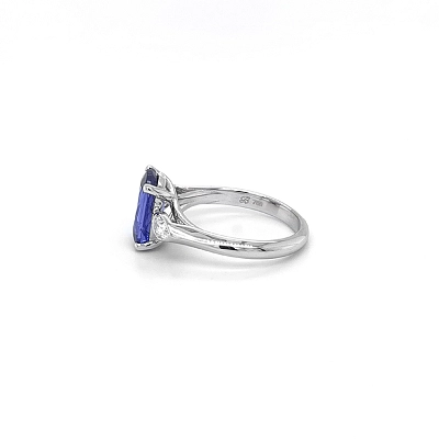 Nhẫn vàng đính Tanzanite và kim cương