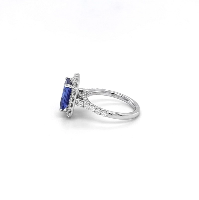 Nhẫn vàng đính Tanzanite và kim cương