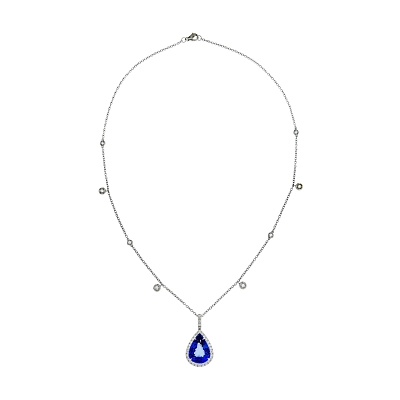 Sự kết hợp tinh tế giữa Tanzanite và kim cương trong thiết kế độc đáo