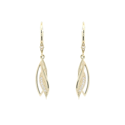 Vòng tai vàng với đá zircon lấp lánh trong thiết kế sang trọng