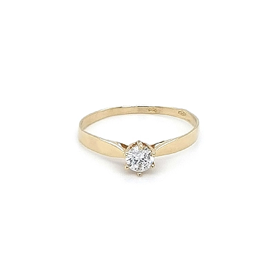 Nhẫn đính hôn bằng vàng với đá zircon
