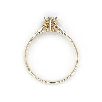 Nhẫn đính hôn bằng vàng với đá zircon
