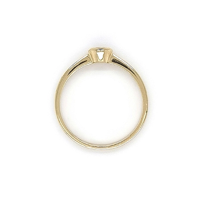 Nhẫn đính hôn bằng vàng với đá zircon