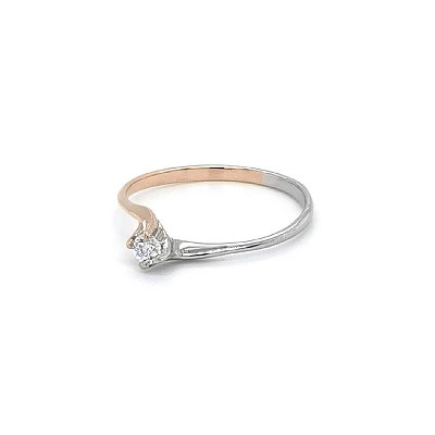 Nhẫn đính hôn với đá zircon làm từ vàng kết hợp