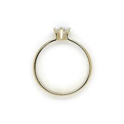 Nhẫn đính hôn bằng vàng với đá zircon