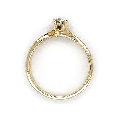 Nhẫn đính hôn bằng vàng với đá zircon