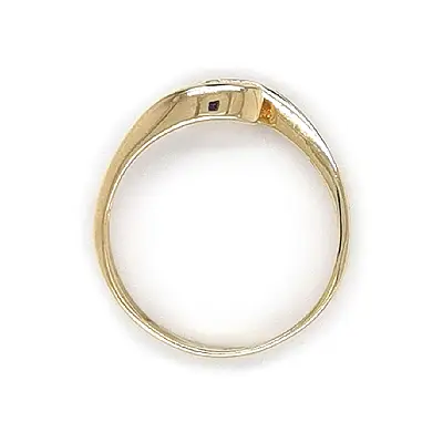 Nhẫn đính hôn bằng vàng với đá zircon