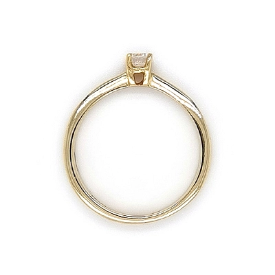 Nhẫn đính hôn bằng vàng với đá zircon
