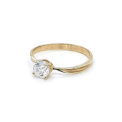 Nhẫn đính hôn bằng vàng với đá zircon