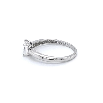 Nhẫn đính hôn bằng vàng trắng và zircon