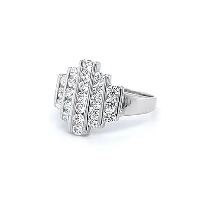 Nhẫn vàng trắng đính đá zircon trắng