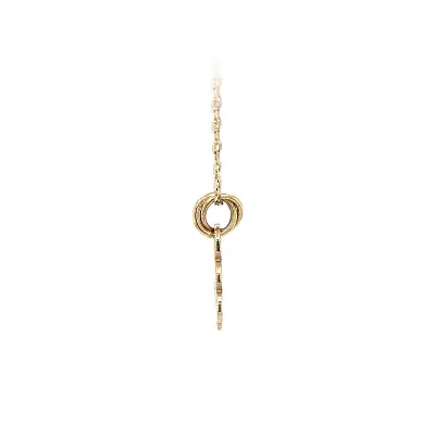 Mặt dây chuyền cổ điển với họa tiết hoa