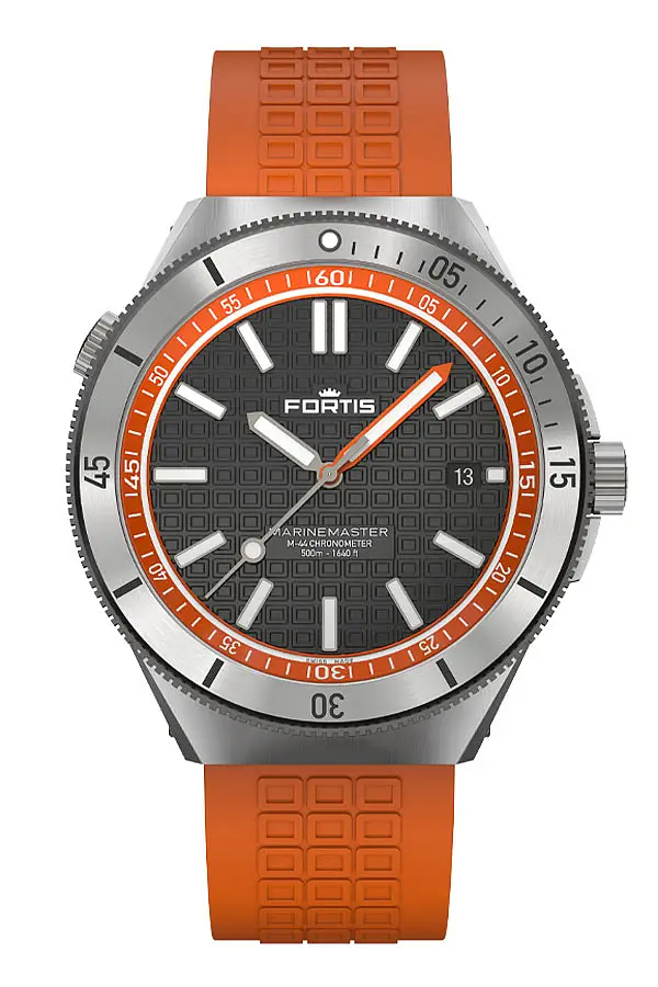 Fortis Marinemaster M-44 Màu Cam Đỏ trên nền cam cam trên đường chân trời F8120013