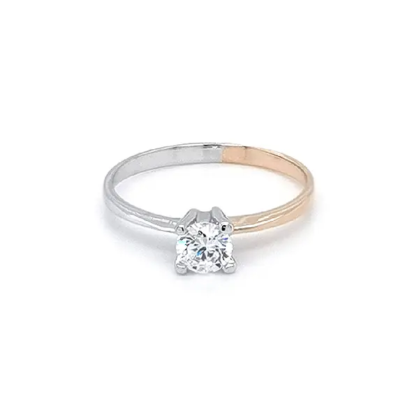 Nhẫn đính hôn với đá zircon làm từ vàng kết hợp