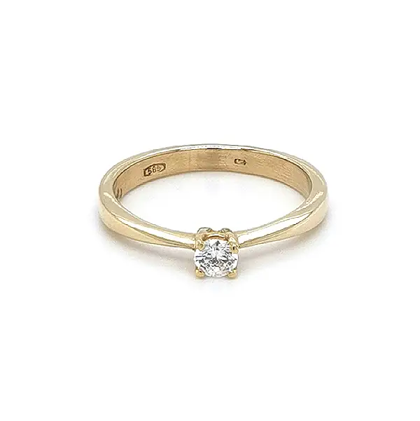 Nhẫn đính hôn bằng vàng với đá zircon