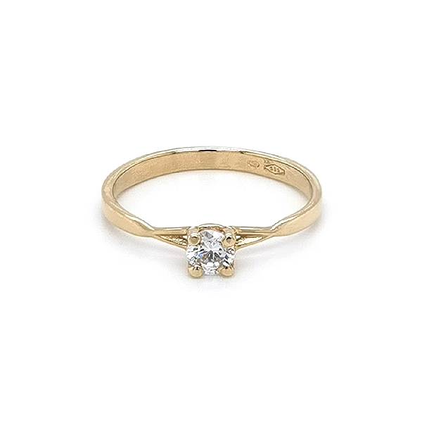 Nhẫn đính hôn bằng vàng với đá zircon