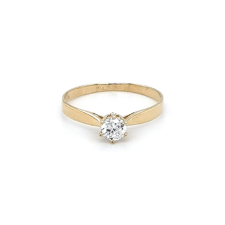 Nhẫn đính hôn bằng vàng với đá zircon
