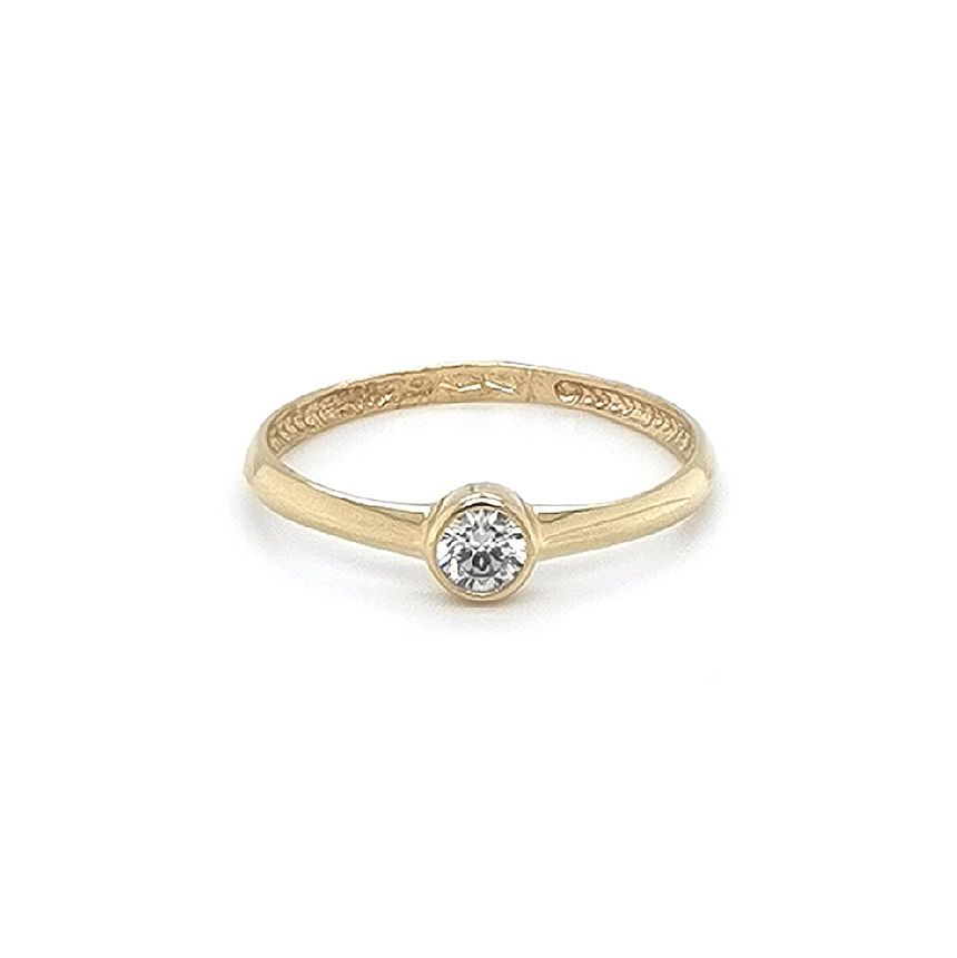 Nhẫn đính hôn bằng vàng với đá zircon