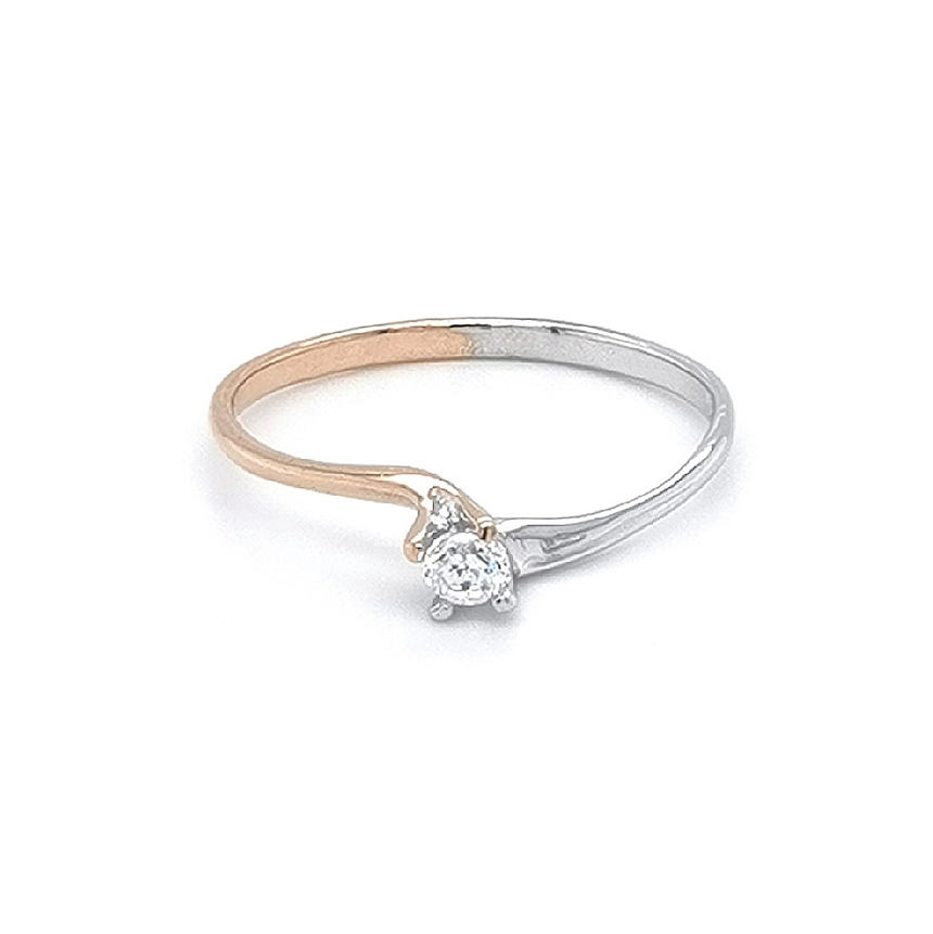 Nhẫn đính hôn với đá zircon làm từ vàng kết hợp