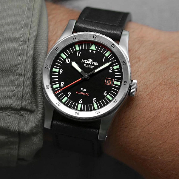 Đồng hồ Fortis Flieger F-39 tự động trên dây đeo phi công F4220006