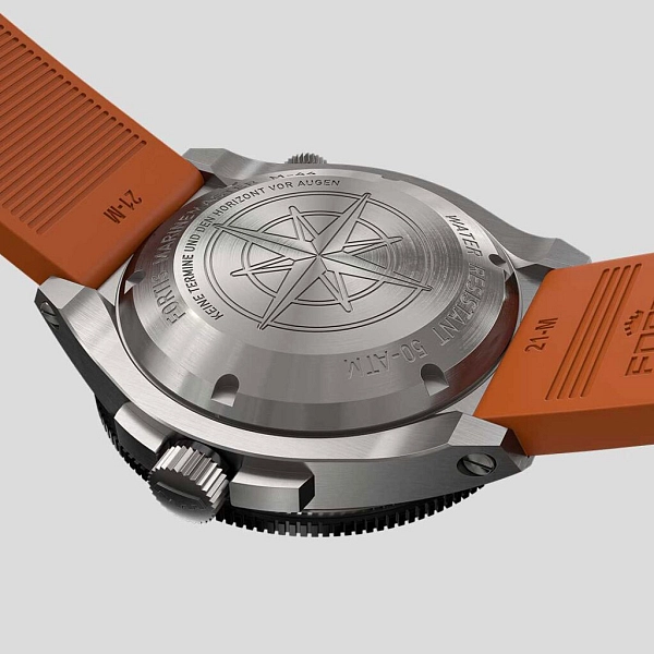 Fortis Marinemaster M-44 Màu Cam Đỏ trên nền cam cam trên đường chân trời F8120013