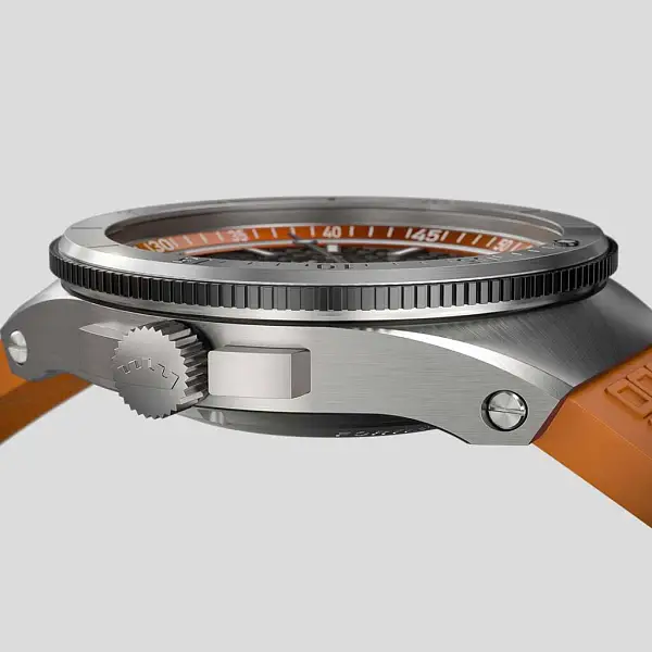 Fortis Marinemaster M-44 Màu Cam Đỏ trên nền cam cam trên đường chân trời F8120013