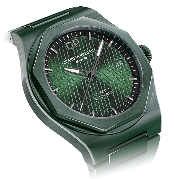 Girard-Perregaux Laureato 42mm Phiên bản Đặc biệt Aston Martin với vỏ gốm xanh