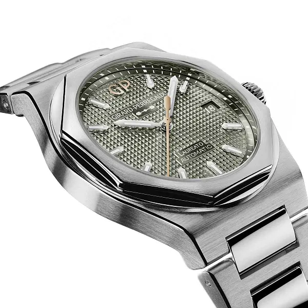 Girard-Perregaux Laureato 38mm Xanh Lá Cây 81005-11-3407-1CM