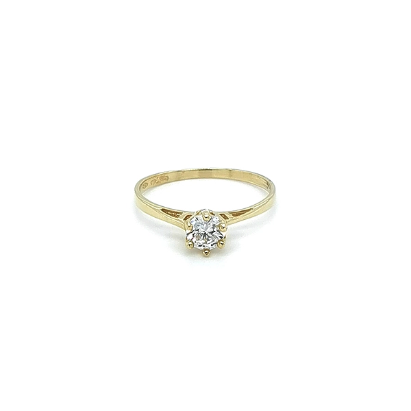 Nhẫn đính hôn bằng vàng với đá zircon