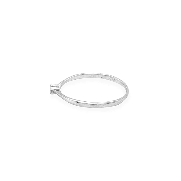 Nhẫn đính hôn bằng vàng với đá zircon