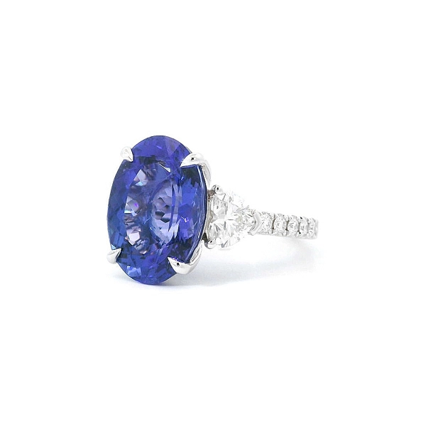 Nhẫn vàng trắng đính Tanzanite và kim cương hình trái tim