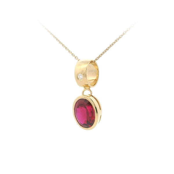 Mặt dây chuyền thanh lịch với ruby và kim cương trong khung vàng trơn