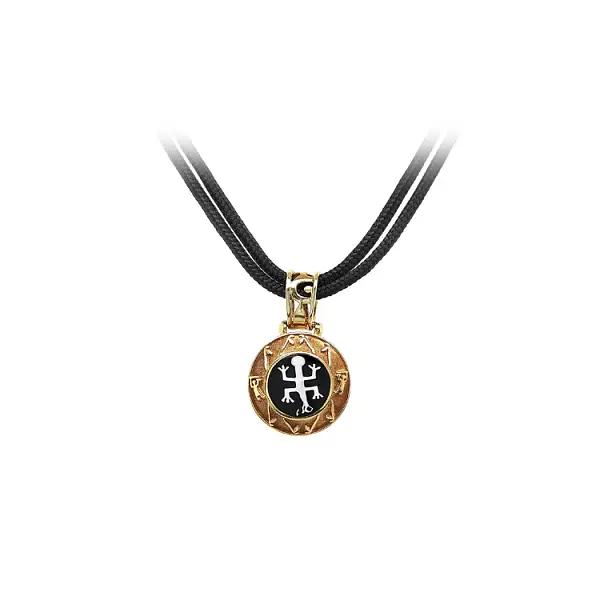 Dây chuyền vàng thanh lịch trên dây