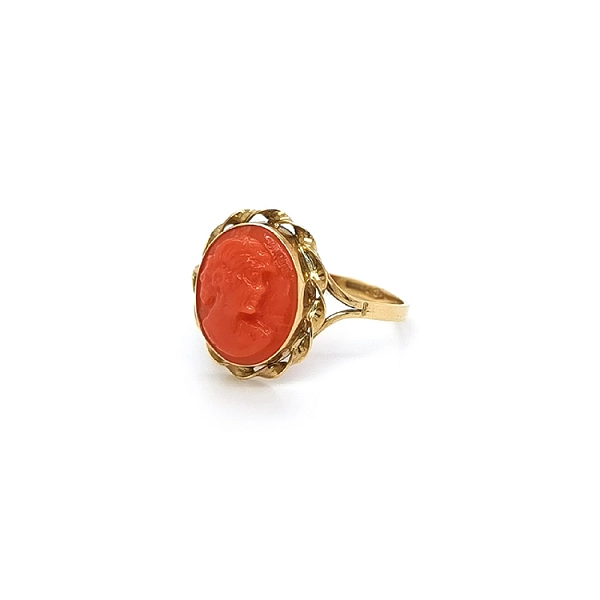 Nhẫn vàng cao cấp gắn đá khắc nổi (Cameo)