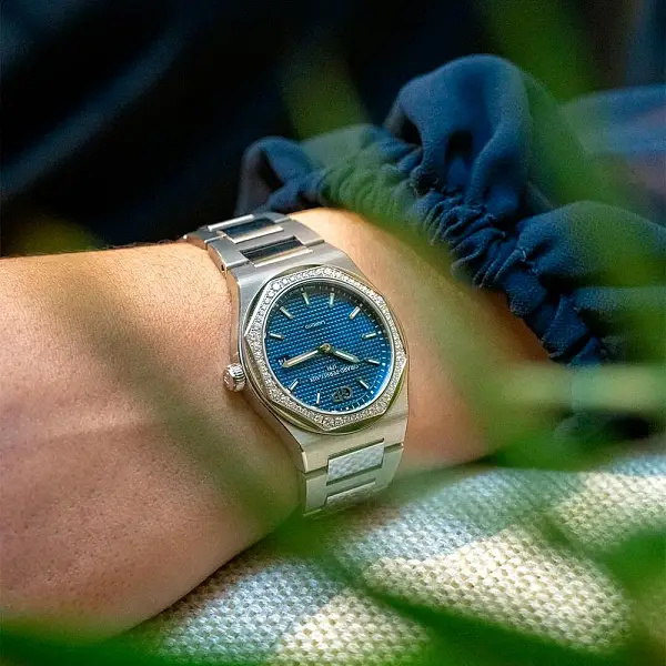 Girard-Perregaux Laureato 80189D11A431-11A