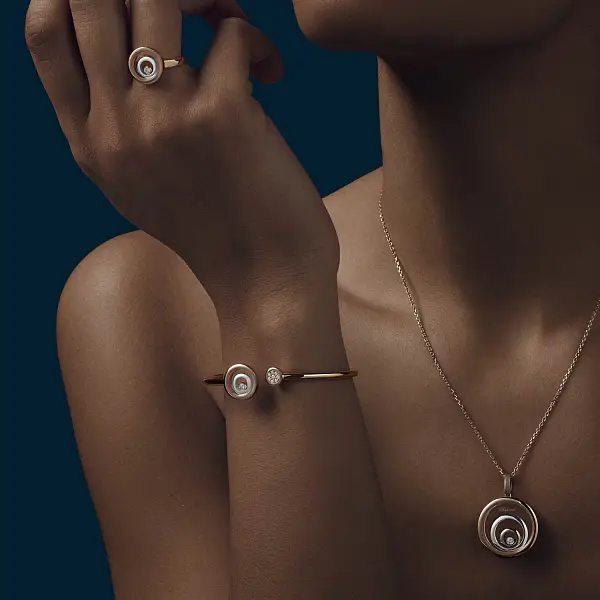 Nhẫn vàng Chopard Happy Spirit 828230-9010