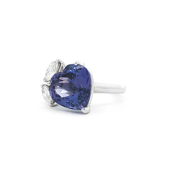Nhẫn vàng trắng đính đá tanzanite hình trái tim và kim cương
