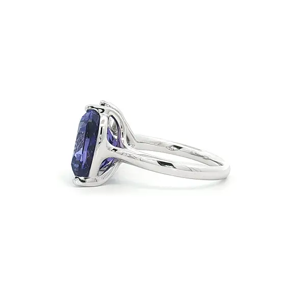Nhẫn vàng trắng đính đá tanzanite hình trái tim và kim cương