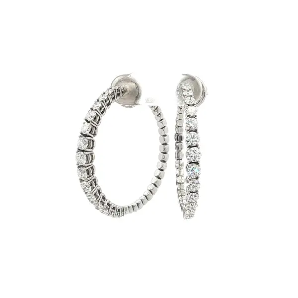 Vòng tai tròn bằng vàng đính kim cương