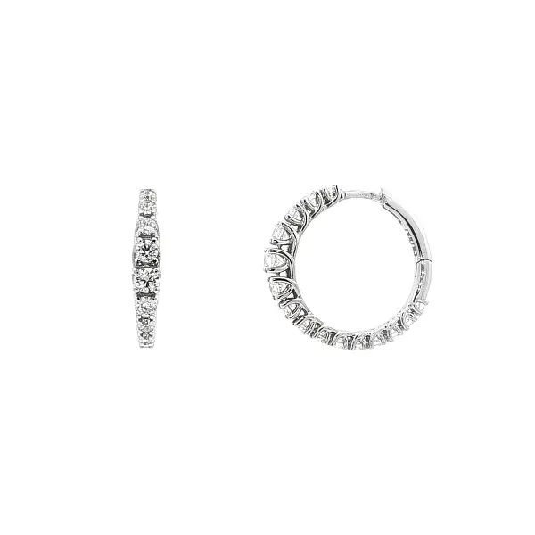 Vòng tai tròn bằng vàng đính kim cương