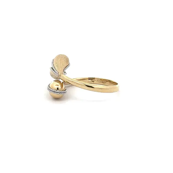 Nhẫn vàng với đá xanh