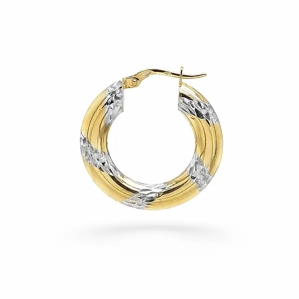 Bông tai vòng bằng vàng kết hợp với chi tiết chạm khắc