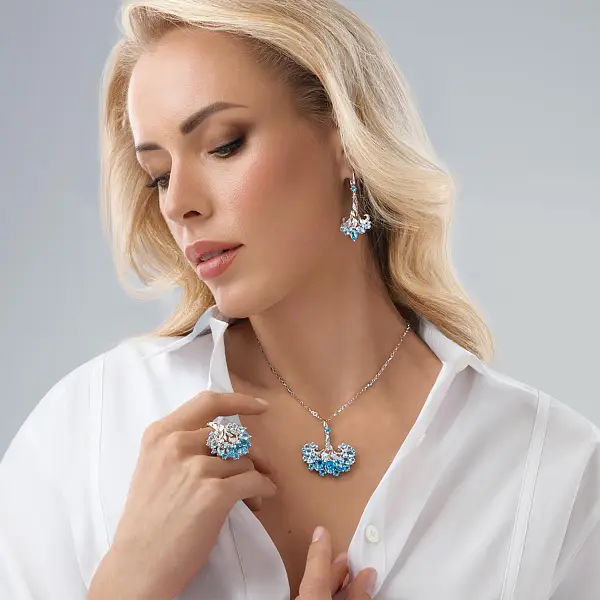 Vòng cổ vàng đính đá topaz xanh và kim cương Magerit Gea Genus