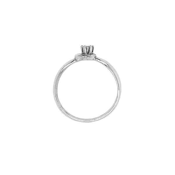 Nhẫn đính hôn bằng vàng có kim cương